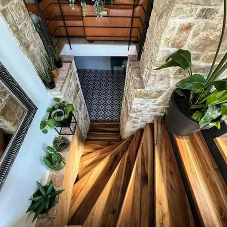 Big Oasis House With Garden,near Colosseum Pula