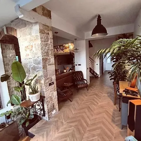 Apartment Big Oasis House With Garden,near Colosseum Pula